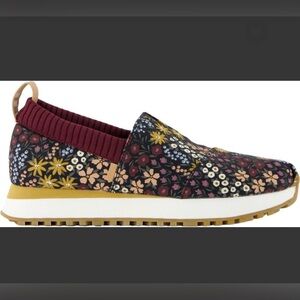 Tom’s Resident 2.0 Slip-on Sneaker in Black Wildflower size 8.5